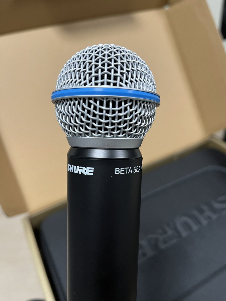TjfpWzhP7ezs8T2's tweet image. マイマイクのヘッドは、中川家がコントで使用したのと同じ。
#shure #BETA58 #ワイヤレス