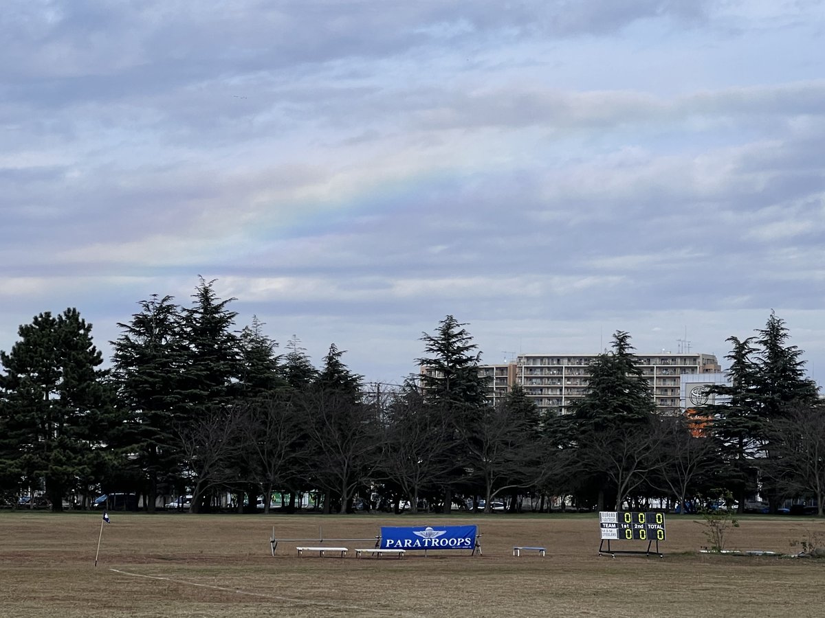 m38ztree's tweet photo. 勝利への虹がかかった
#第1空挺団
#習志野自衛隊
#paratroops https://t.co/sHmzuivRS5