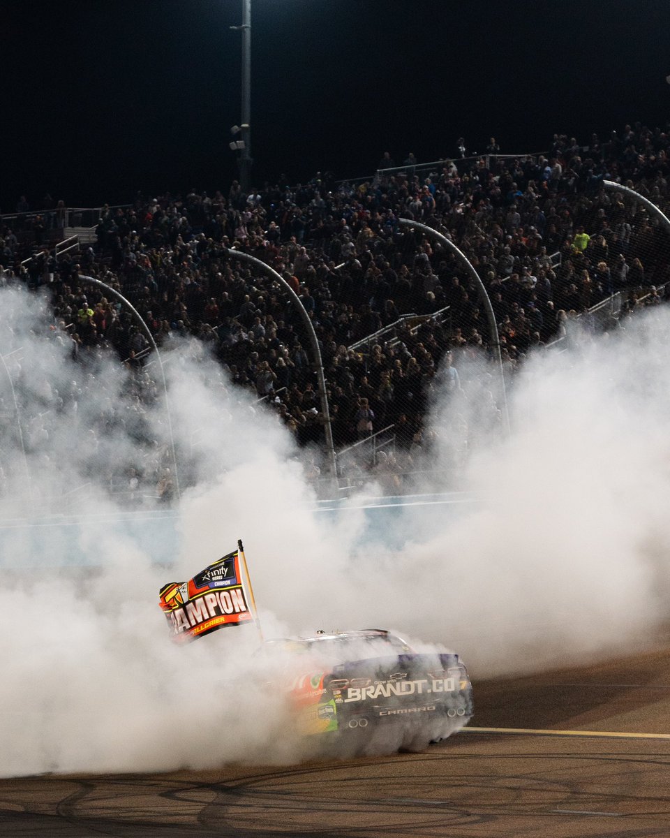 phoenixraceway's tweet photo. A champion’s burnout 🔥

@J_Allgaier | @JRMotorsports https://t.co/HMZl8Iso2z