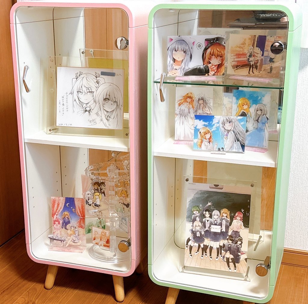 Yulice_s's tweet photo. やっと欲しい色のシェルフ届いたので完成✨
背表紙のタイトルの色に合わせたのが推しポイントです
#声カノ https://t.co/wh0DnhN06J