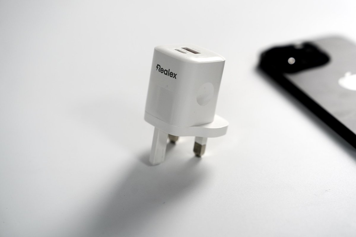 Realex_global's tweet photo. Realex super ranger fast charger enables you to power your devices faster. 

#Realex #fastcharger #power https://t.co/lVkKwMKv58