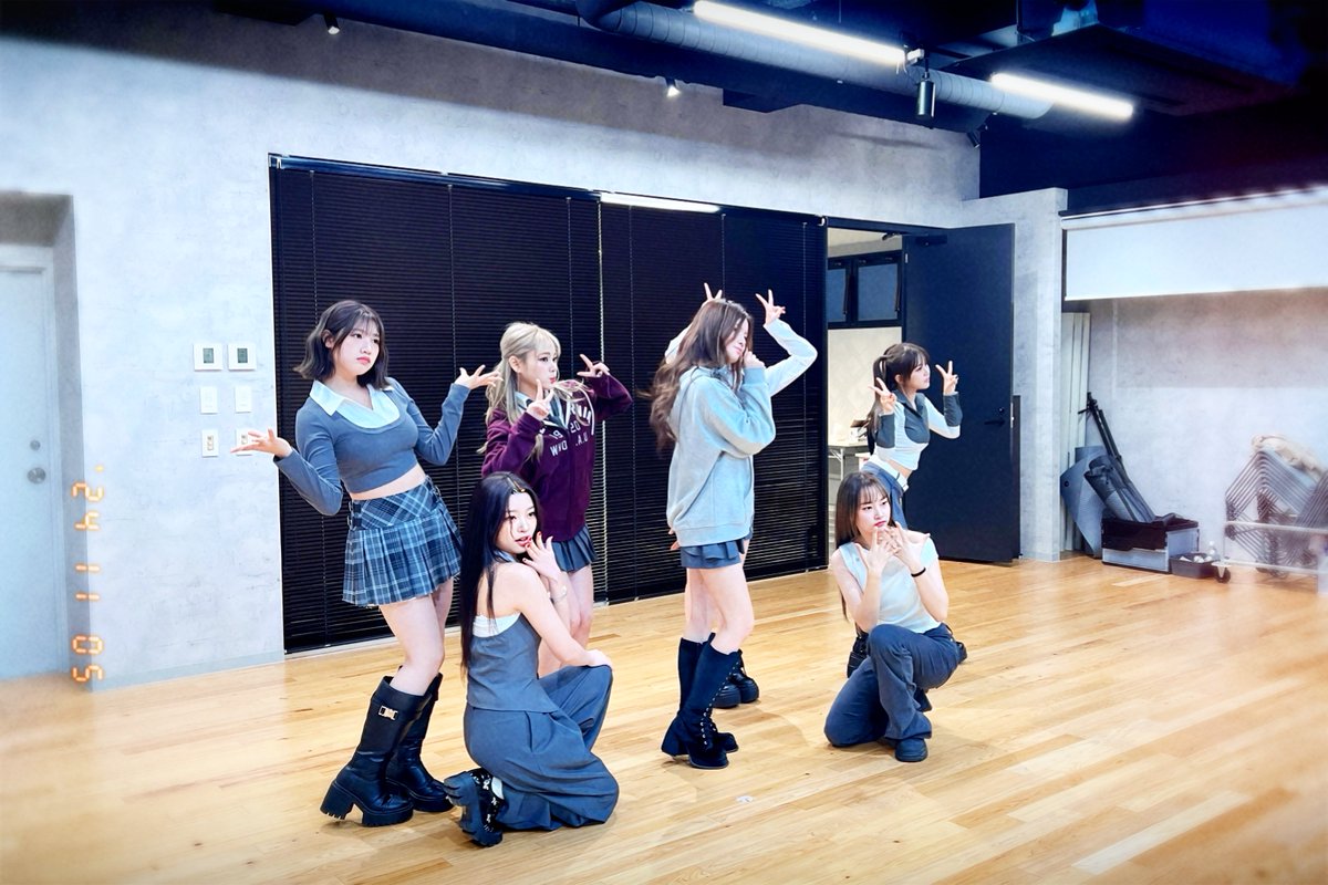 CSR_offcl's tweet photo. [📸]
CSR in TOKYO BEHIND #4

🗓CSR L’heure Bleue Promotion
11/8~11/12 OSAKA
📍 https://t.co/ZTkH5K7axm

#CSR #첫사랑 #Lheure_Bleue https://t.co/499tuobpJf