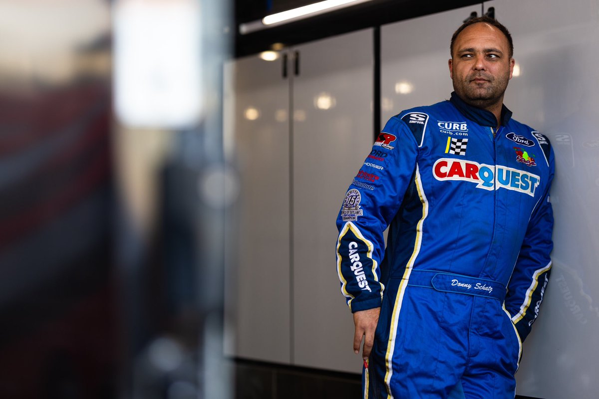 It’s a <a href="/WorldFinals/">World of Outlaws World Finals</a> sweep of the <a href="/KSE_Racing/">KSE Racing</a> Hard Chargers for <a href="/DonnySchatz/">Donny Schatz</a>!

He takes the <a href="/TonyStewart_Rcg/">Tony Stewart Racing</a> #15 from 18th to 9th for his third in a row.