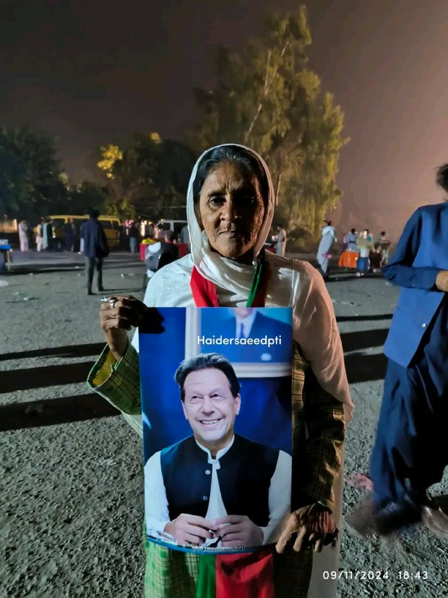 Saeedanwar34's tweet photo. ماں جی۔۔۔
دل سے سلام ہے آپ کو
@ImranRiazKhan 
@PTIofficial @QasimKhanSuri https://t.co/X5o7Nikpw1