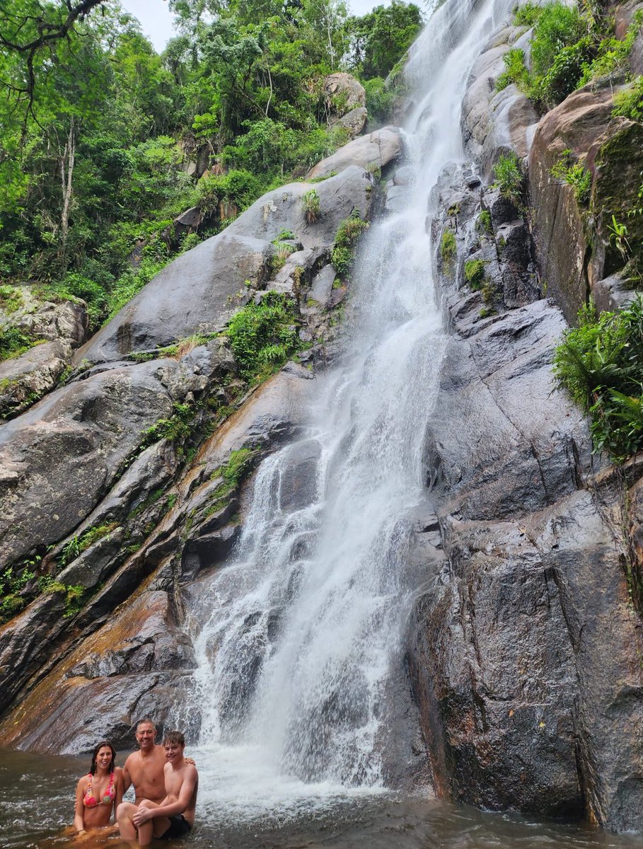 tayvaclass's tweet photo. Hiked to see a beautiful waterfall in Brazil. it was hot sticky and the bugs were eating us alive but the view and swim were so worth it! #waterfall #brazil https://t.co/0yIVlfLkEt