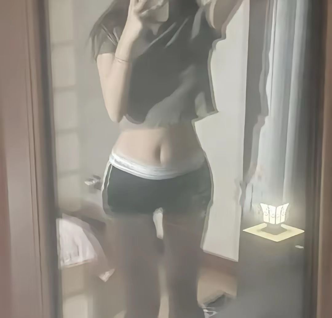 小女友重庆旅游，有没有重庆高颜值好会撩妹的小哥哥联系，小女友颜控，非高颜值勿扰#ntr #淫妻 #绿帽 #重庆 #约炮 #女神