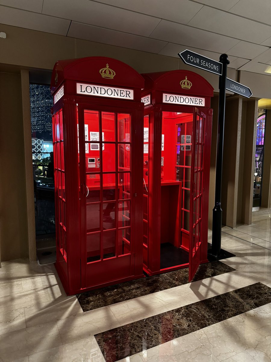 _lori_360_'s tweet image. I found an old-fashioned phone booth at Londoner Macao.☎️✨😁

#insta360oneRS    #tinyplanet   #360photo #insta360 #Leica  #macao #londonermacao 
@panophotos @insta360 @insta360_Jp