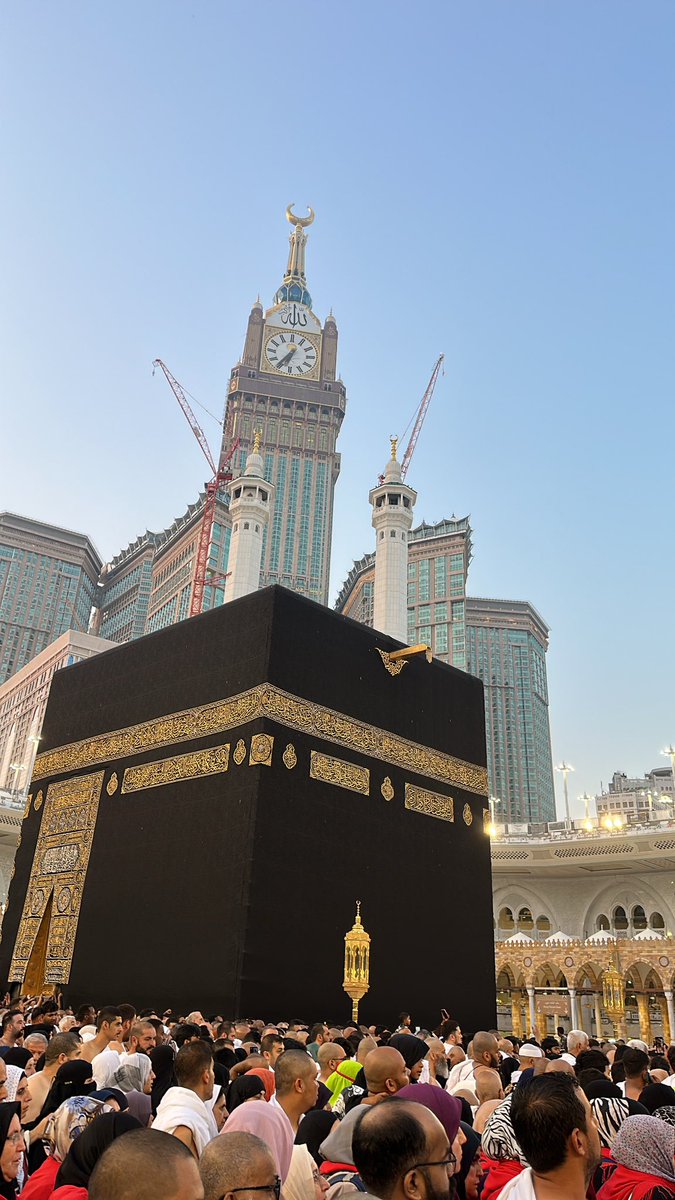tii77_a's tweet photo. لبيك اللهُم عمره تعيد شتات أرواحنا 🤍 https://t.co/QKEDxTtGM0