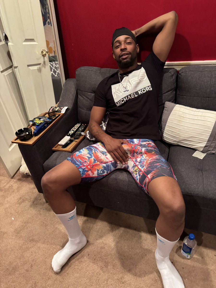 BigDickBae804's tweet photo. Sitting Back smoking backwoods While getting my 🍆 Sucks &amp; it’s 20 niggas in the lobby who tryna eat my 🍆 up https://t.co/u5cwLafiJG