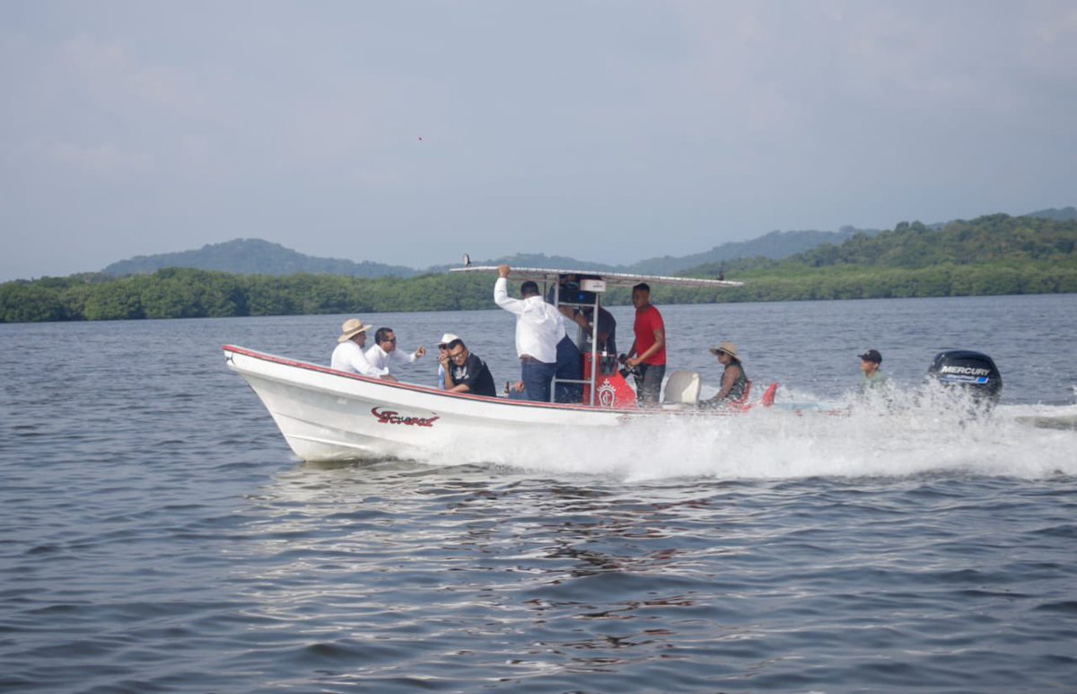 ¡Felicidades Chacahua, Tututepec!

Hoy, junto a mis compañeros diputados <a href="/FREDDYGILPINEDA/">FREDDY GIL PINEDA</a>, <a href="/samygurrion/">Samuel Gurrión Matías</a>, <a href="/PabloDiazMorena/">Pablo Díaz</a>, Rosalinda Lopez Garcia, <a href="/NicolasFeriaR/">Nicolás Feria Romero</a>, <a href="/SesulBolanos/">Sesul Bolaños López</a>, el presidente municipal <a href="/JesuhandyConde/">Jesuhandy Conde Gomez</a>, y los agentes de policía Víctor Vladimir Salinas Lara y