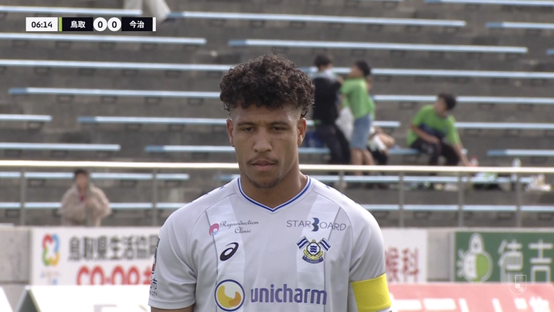 real_sanmarino's tweet photo. マルクス ヴィニシウス選手がPKに集中してる真後ろで取っ組み合いのケンカしてるの気になり過ぎる。 https://t.co/UFiqYIV6cD