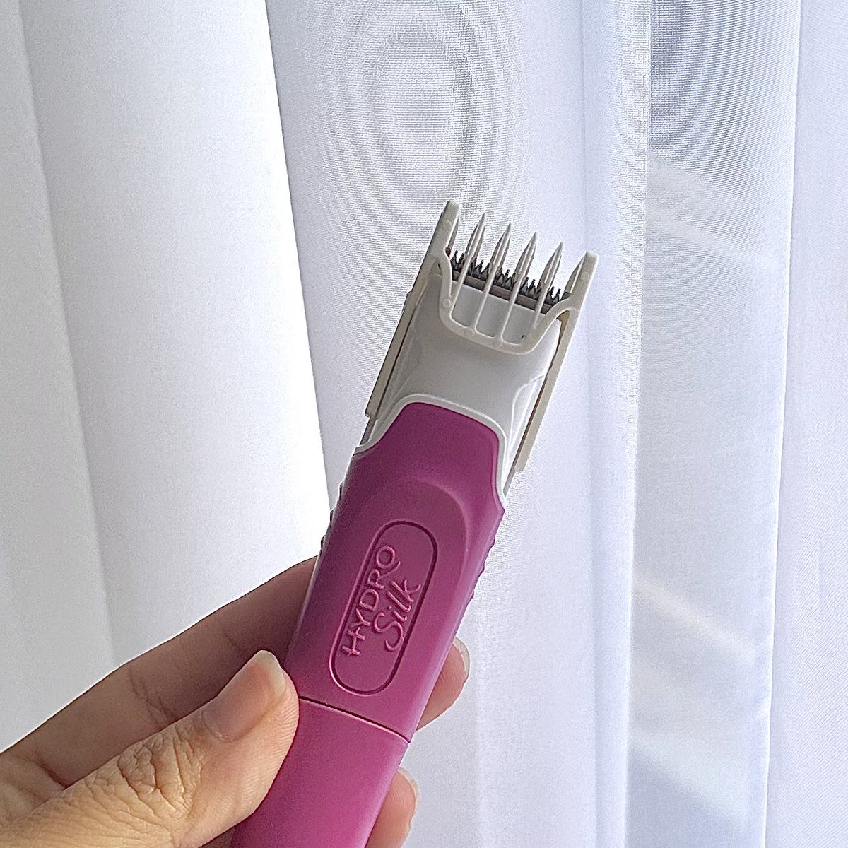 nocturnalcutie's tweet photo. salah satu best decision ku di 2024, ganti alat shaving ke 2in1 trimmer &amp; shaver ini buat pubic hair🐱

effortless, ga bikin luka dan gampang buat jangkau daerah yg sulit dijangkau. dari pertama pake engga pernah gatel abis shaving.

bisa buat cukur sampai habis atau pendekin aja https://t.co/bKzQDDcKoe