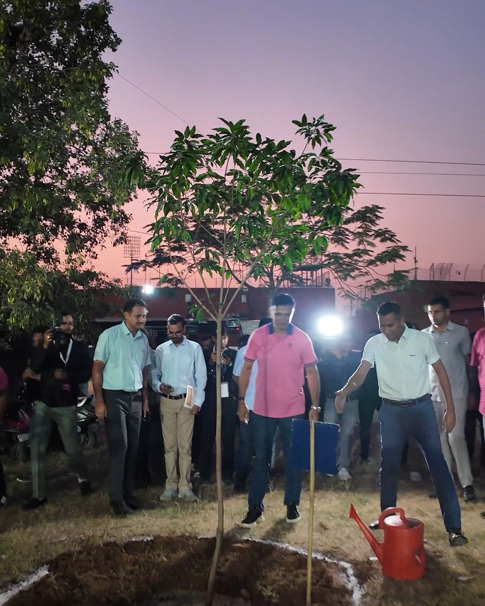 Niraj K Pawan (@nirajkpawanias) on Twitter photo Tree plantation in SMS Stadium, former captain of Indian team and head coach of Rajasthan Royal #RahulDravid planted a tree in the name of mother.
Organized by Abhyuthanam Society under the aegis of Sports Council take a beautiful step towards a green tomorrow.
<a href="/AbhyutthanamS/">Abhyutthanam Society</a> Tree plantation in SMS Stadium, former captain of Indian team and head coach of Rajasthan Royal #RahulDravid planted a tree in the name of mother.
Organized by Abhyuthanam Society under the aegis of Sports Council take a beautiful step towards a green tomorrow.
<a href="/AbhyutthanamS/">Abhyutthanam Society</a>