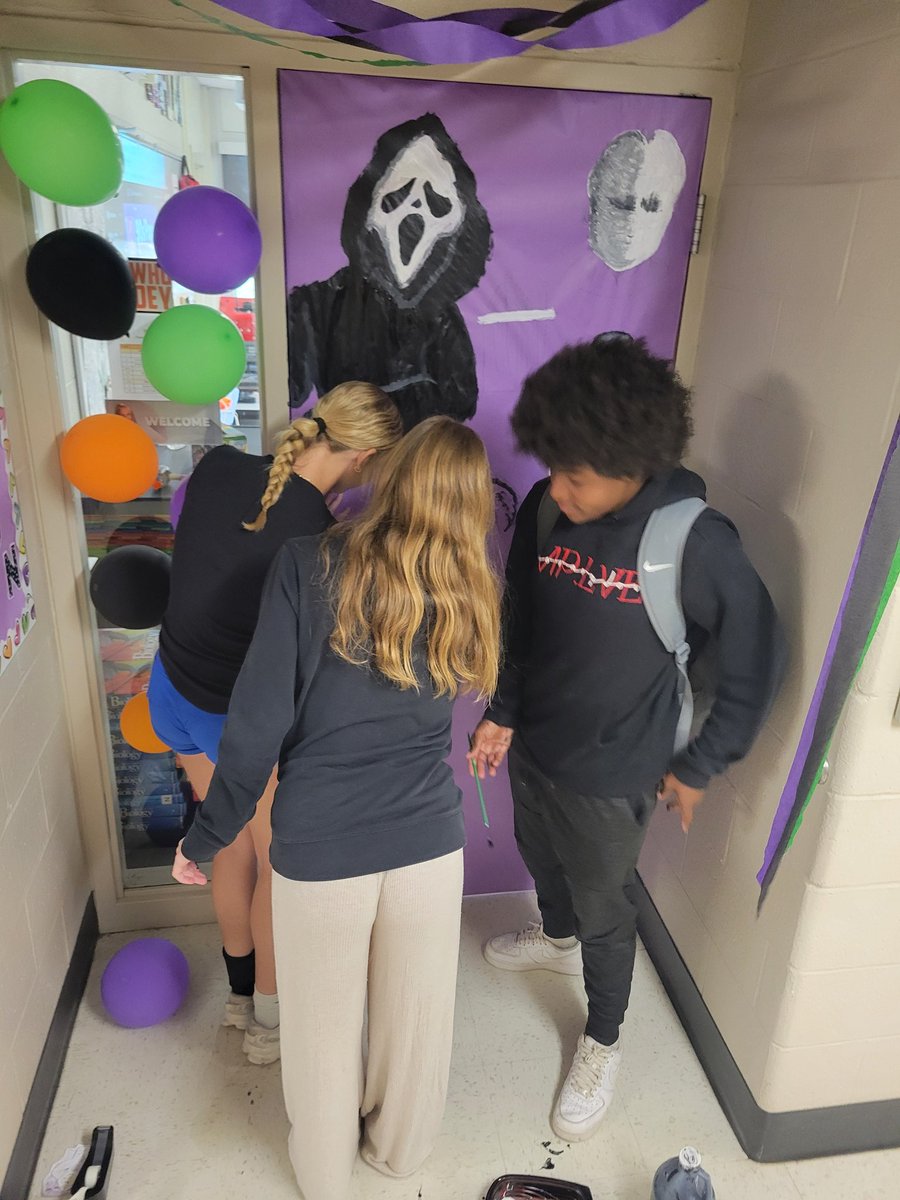 Anderson_FCS's tweet photo. I'm so proud of Rheighn and the rest of my advisory kids that created an AWESOME Halloween door. #DoorDecorating #FirstPlace #Winners #TalentedStudents #ProudTeacher #AHSisFamily https://t.co/FDubofCl7D