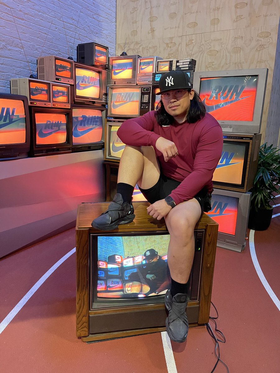 M2E rtfkt got me moving <a href="/RTFKT/">RTFKT</a> got to check out <a href="/Nike/">Nike</a> Run pop up dedicated to New York City Marathon Runners 

Location 216 Lafayette 
11-6pm not sure when is the last day