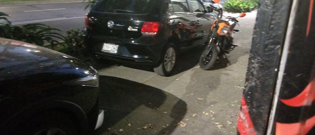 AmenazaPurpura's tweet photo. @UCS_GCDMX @griselxxi @CoyoteDenuncia @coacalcoinfo @c5 @Alcaldia_Coy @MimmiSaav Ahora hasta motos ya subieron a mi entrada.... Digo sin poder meter mi auto https://t.co/kMRkz5Y6TL