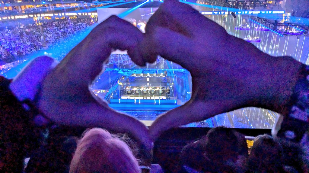 miss__spooky's tweet photo. Una pasada la final de #worlds2024 ! No me equivoqué de equipo! #T1WIN https://t.co/4TUKAt23lx