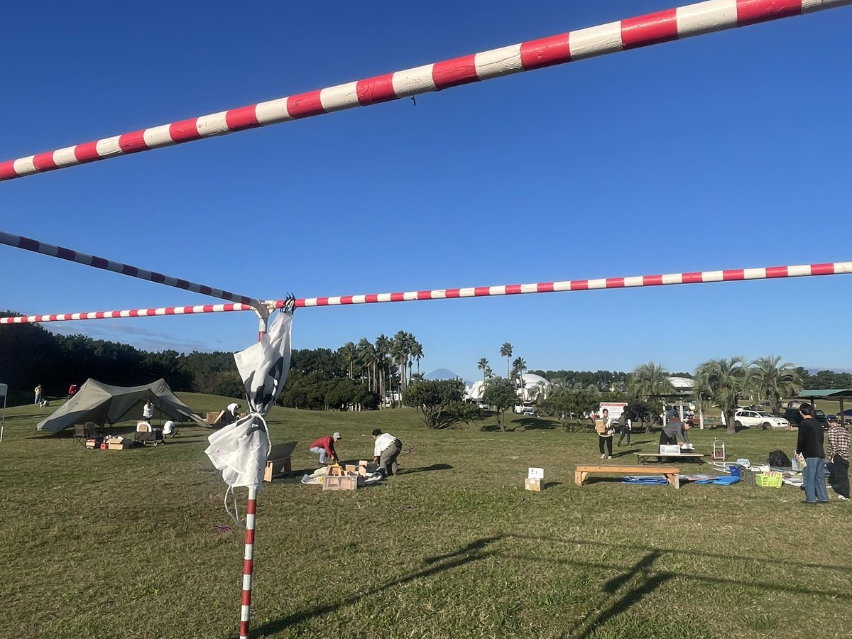 realBvoice78's tweet image. あと少しで開店です♪😌

木々の間から富士山の山頂も見える秋晴れの空です😊

風が少しあるのが気になります😌

お近くの方は是非‼️
#湘南キッズデイ
#駄菓子屋ROCK
#縁日
#辻堂海浜公園