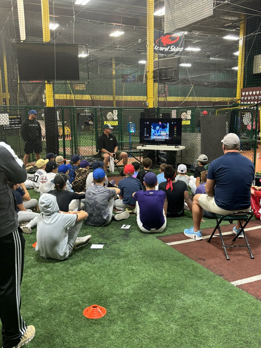 TheCatchingGuy's tweet image. We had a great day one in Kansas City!  

Big group of catchers putting on the work! Tons of reps of receiving and blocking fundamentals.

Looking forward to day two tomorrow when we’ll work on throwing.

#thelifeofacatcher #catchingdrills #catchers