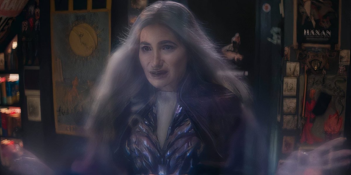 peterjordan's tweet photo. 🚨 COMO AGATHA SE TORNA UM FANTASMA NAS HQS?

Depois dos últimos dois episódios de Agatha, uma galera ficou confusa com o fato de Agatha Harkness ter virado um fantasma. Afinal, como assim? "Pra mim ela sempre foi só uma velha bruxa normal, como assim fantasma?"

Pois é, ela também tem essa fase nas HQs, segue a thread que eu te conto👇🏻
