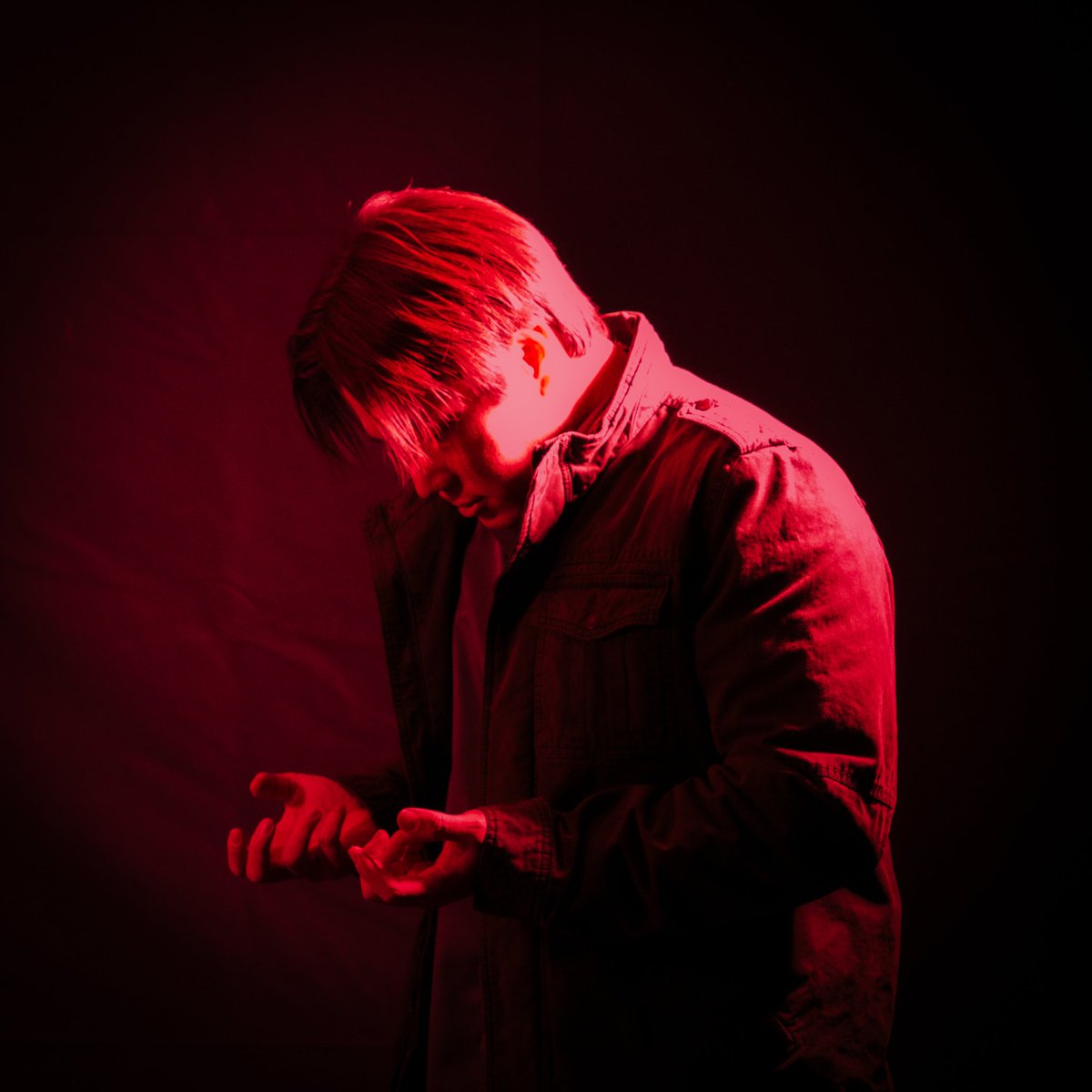 MikeyBagBro's tweet photo. Rest of the pictures I got for James Sunderland Cosplay, a little more on the dramatic side but I liked it! #cosplay #jamessunderland #silenthill2 #silenthill #silenthillremake #games https://t.co/KEtf592BDE