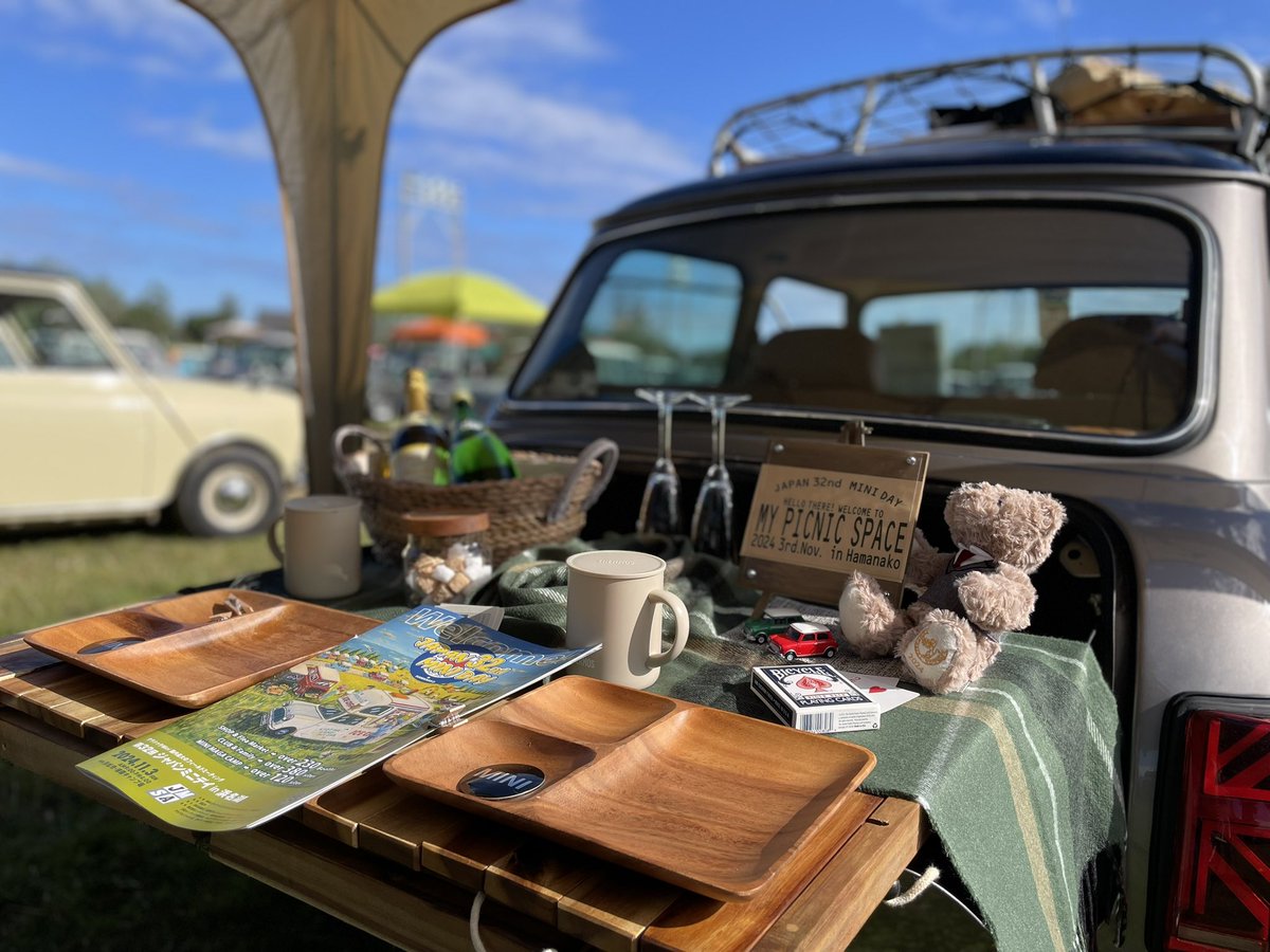 トランクテーブルピクニック準備完了😊

人見知りなんで、声かけてもらうと喜びます〜！
#ローバーミニ
#トランクテーブルピクニック
#ミニデイ
#ミニデイ初参加