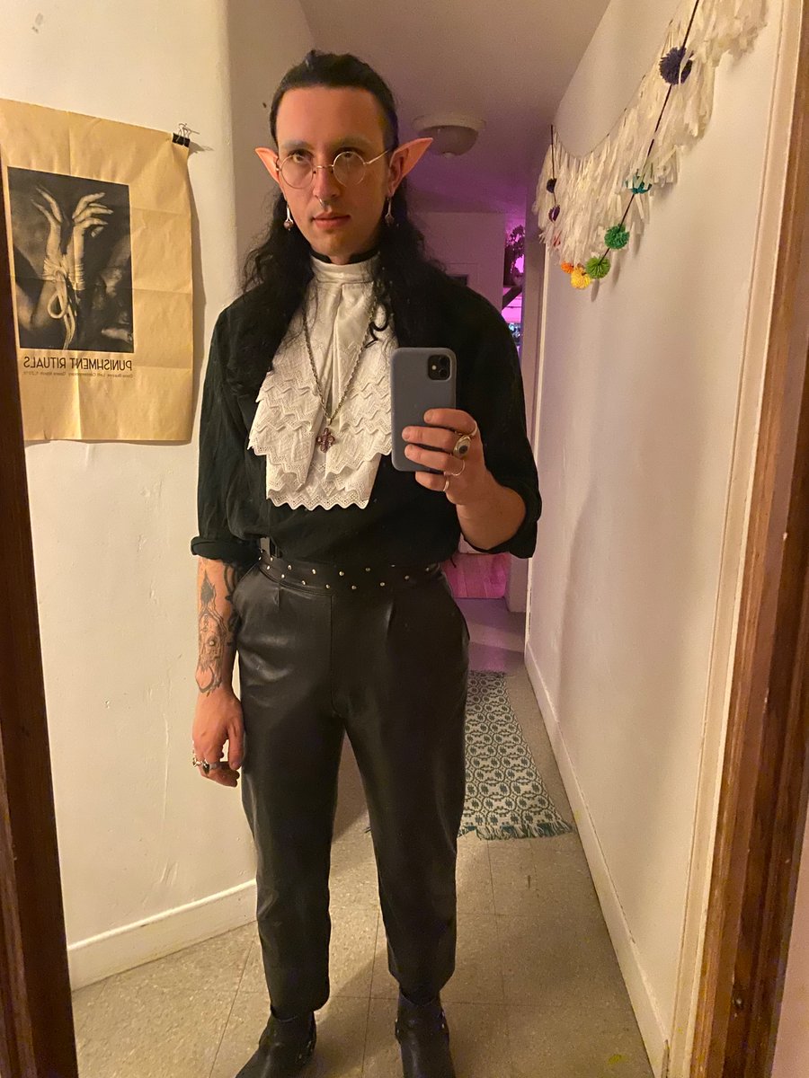 Gorgbjorn's tweet photo. Day mode and night mode from Halloween. https://t.co/vrloFtZa7k