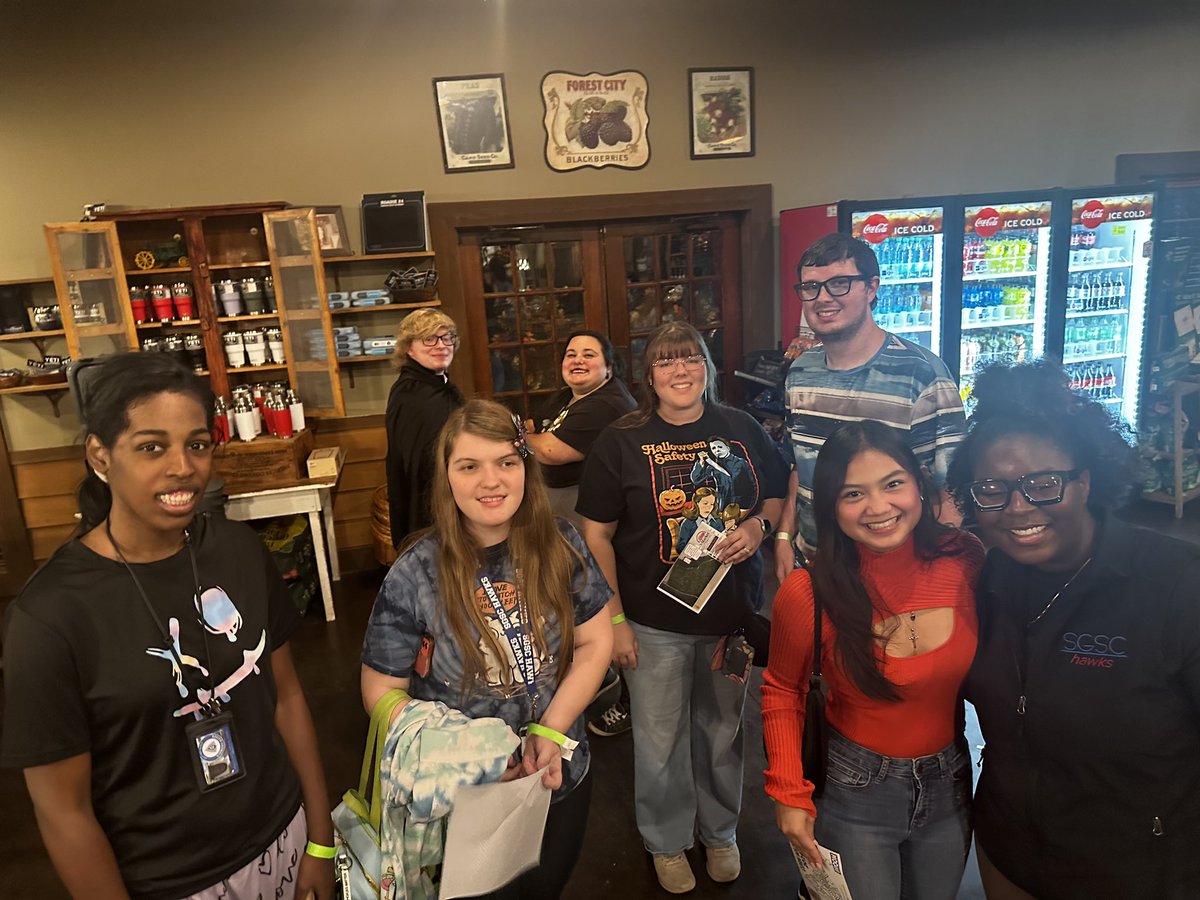 southGAstate's tweet image. SGSC students are off to solve a murder mystery while navigating a corn maze @ Rutland Farms. #HaveFun #CornMaze @RutlandFarms