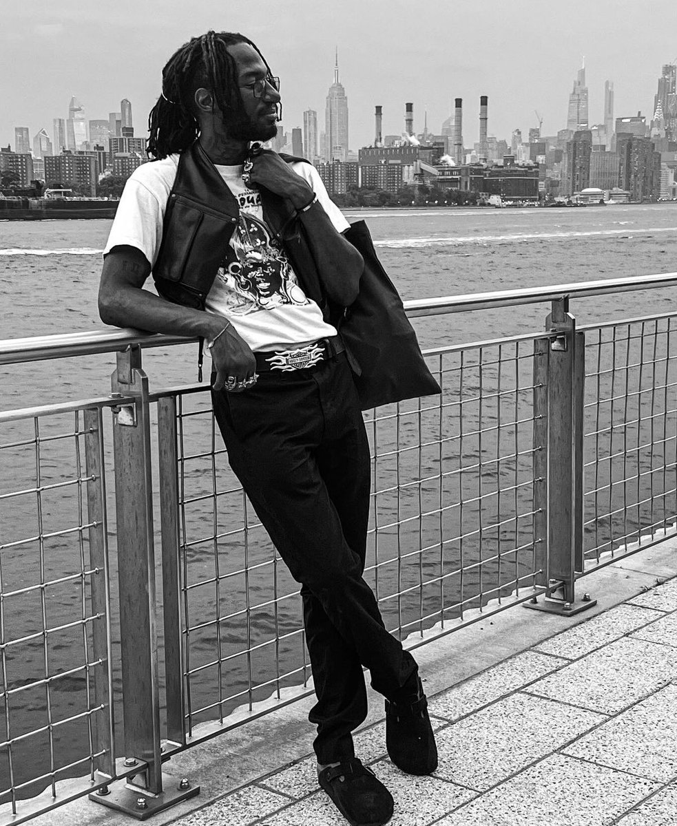 EXECUTIVEXMEDIA's tweet image. .@DojaCat’s award winning fan @MrModa shows gratitude after designing for her yet again via Instagram 

“This #HAIAWEEN I had the pleasure of assisting designer @CHRISHABANA on Doja Cat’s Conkers Costume styled by Brett Alan Nelson. Very happy how this one turned out!”