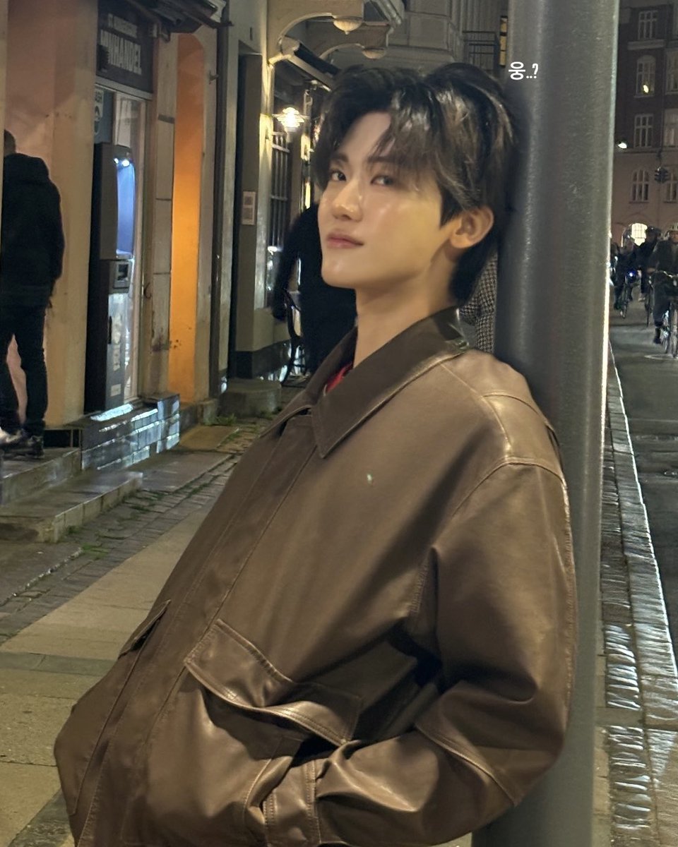 กุนั่งเขินแคปชั่นในรูปแจมินอันนี้มาสามชั่วโมงล้ะ มันฟิลแบบ วัสดุแฟนหนุ่มมาก ช่วยด้วย ㅜㅜㅜㅜㅜㅜㅜㅜㅜㅜㅜㅜㅜ

              เธอคะ                             คะ..?