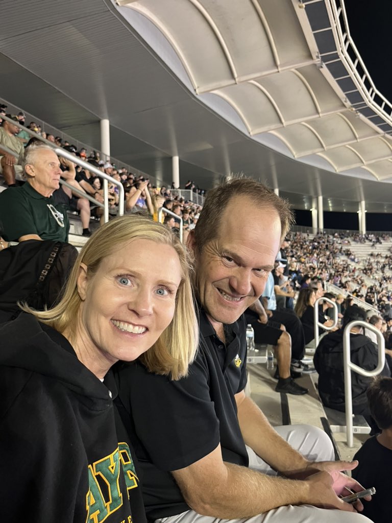 colemlavin's tweet photo. Mom &amp; Dad at McLane! #SicEm #sicem https://t.co/ZpGofPgQc6