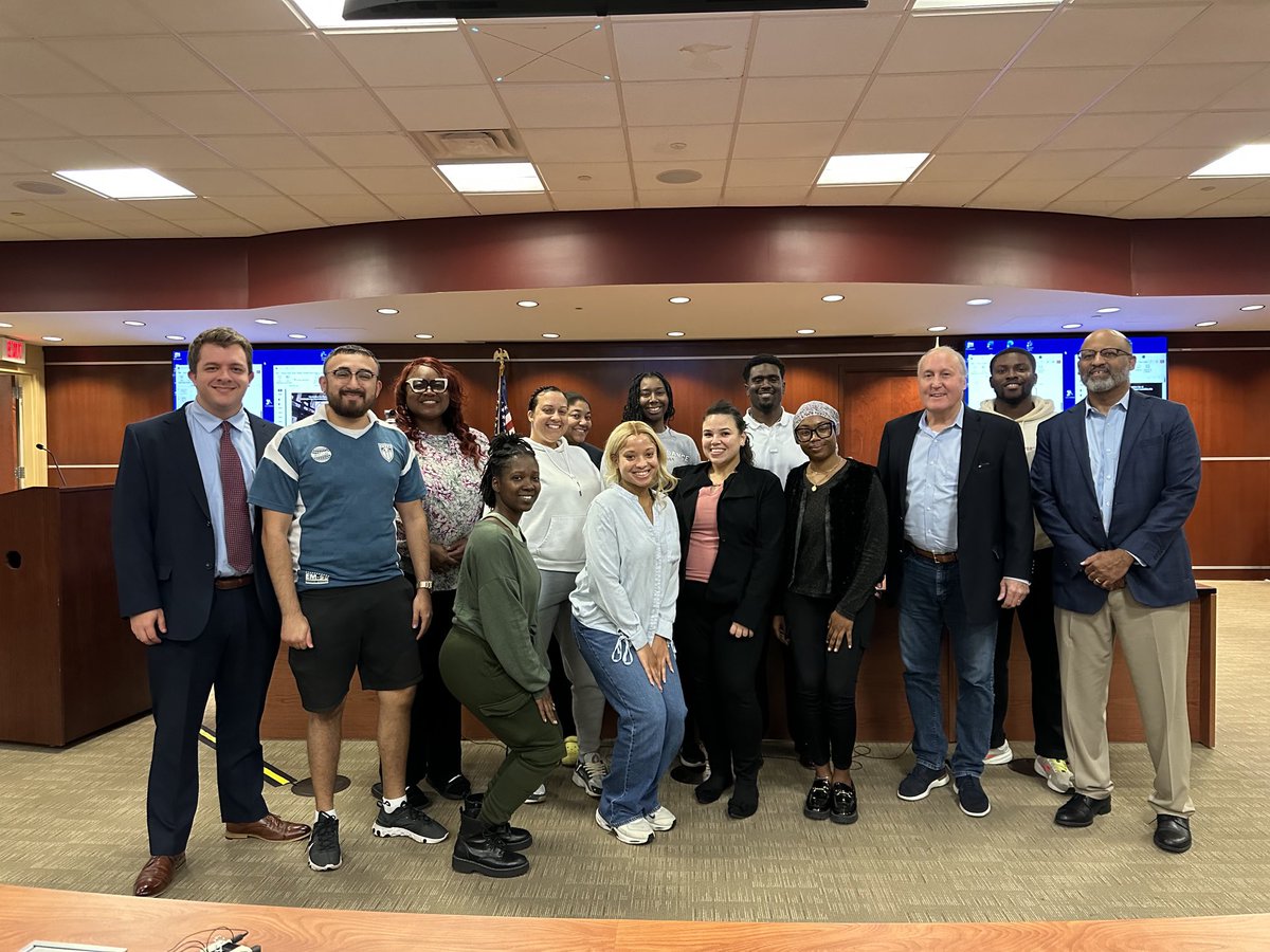 Love ⁦<a href="/UDCLaw/">UDC Law</a> &amp; teaching⁩!  Professor Keith Morgan has a great mock trial class/team. I enjoyed giving November 1 remarks on openings/closings in criminal cases. Talent galore!