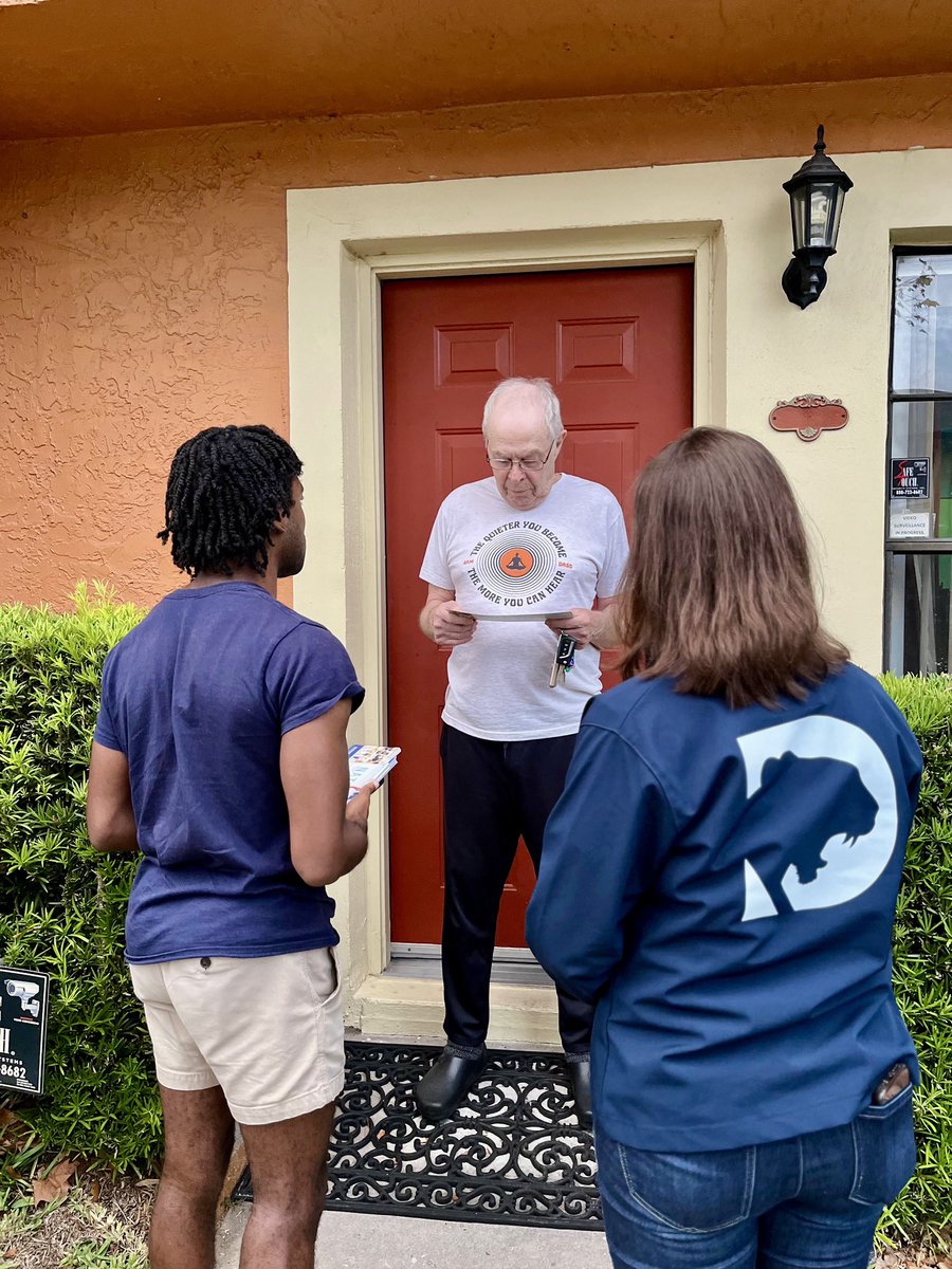 nateforflorida's tweet image. Knocking on doors with @davidhogg111 and @nikkifriedfl just 3 DAYS AWAY FROM THE ELECTION.

Make sure you get out there and #vote!

#harriswalz2024