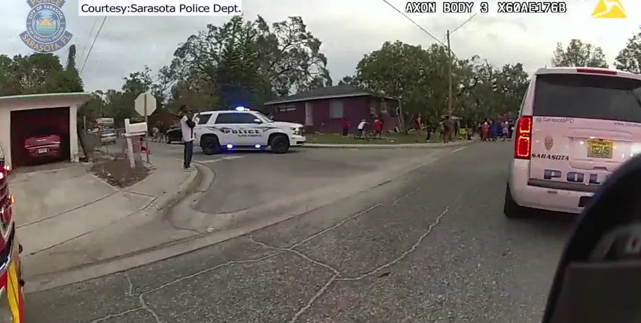 stonkmaster420's tweet photo. @scysevv @LASHYBILLS If you wanna go that route the kid ran the stop sign but he’s a kid, https://t.co/lX1Gn90qUd
