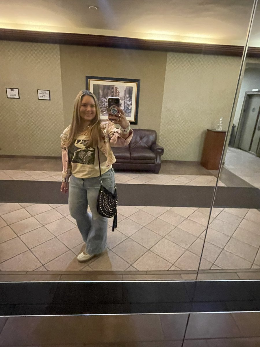 On my way to night 3 of Grateful Shred and <a href="/MikaelaDavis/">Mikaela Davis</a> #onemoresaturdaynight