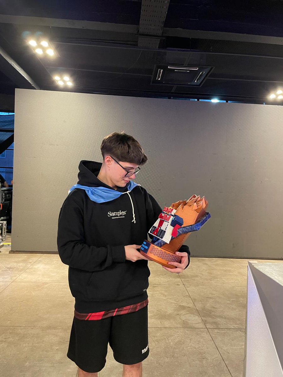 2x0 vs chile y ganamos el cupo a Berlín 🇩🇪 en la RedBull Home Ground.

No puedo estar más contento y agradecido con las personas que tengo al lado, cada uno de ellos hace esto posible.

<a href="/jotinhafps/">FVN jotinha</a> <a href="/mizufps/">FVN mizu 水</a> <a href="/bnjssj/">FVN bnj</a> <a href="/h4nling/">FVN HANLING</a> <a href="/bonzitt1/">Facundo Carrillo</a> <a href="/profexscy/">Joaquin Ribera</a> 

Y gracias <a href="/ZeneSportsla/">Zen eSports</a> por hacer