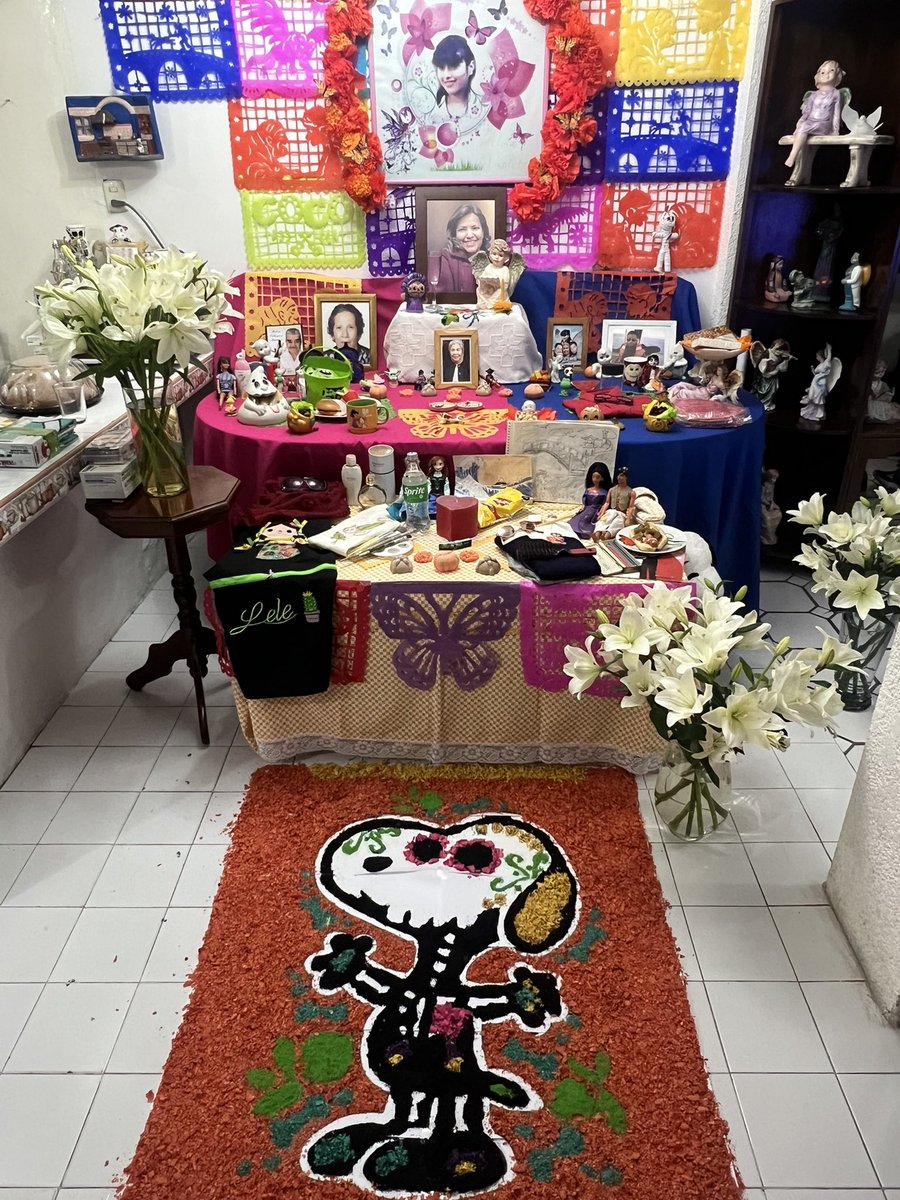 CEXBOX's tweet photo. @Snoopy @DailySnoopys feliz día de muertos México 🇲🇽 https://t.co/aZ7zOUypEx