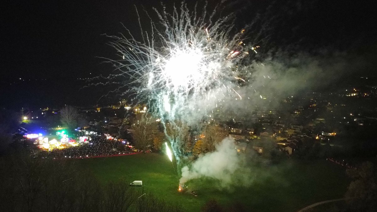 Best seat in the house... 200ft up. 🎇🚀🤩
Newport fireworks display, as seen from a DJI Mini 4K.
