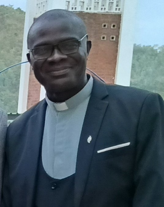 fr_petros's tweet image. Fr. Wezi, a priest of our diocese, has just died a few minutes ago.  Let us join in prayer for the repose of his gentle soul, entrusting him to the loving mercy of Our Lord.  Eternal rest grant unto him, O Lord, and let perpetual light shine upon him.  May he rest in peace.
