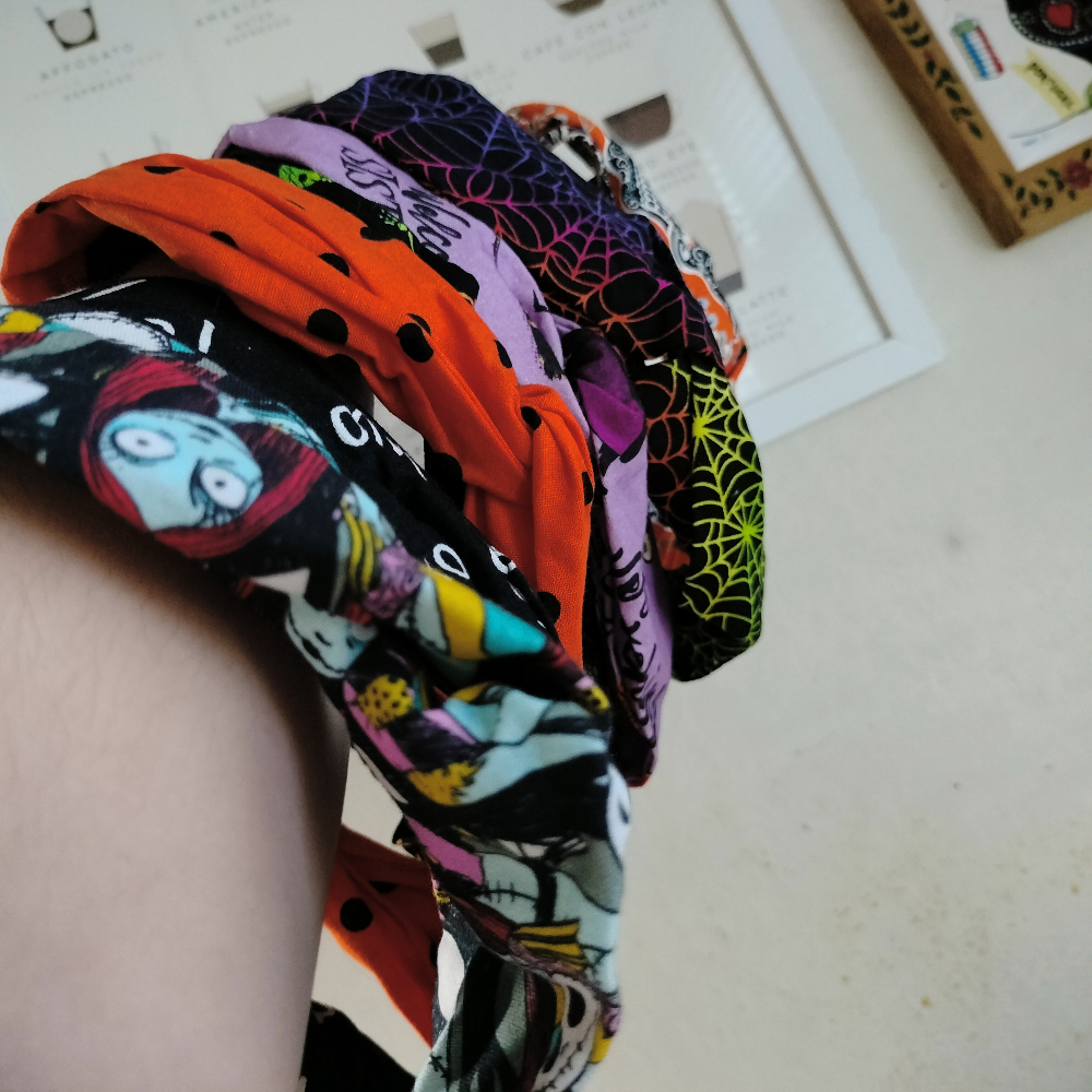 PoisonWhiteRose's tweet photo. Clearance sale on all Halloween items!!

Everything Halloween is 50% off!

Click the 🔗 in b!o or D.M. me to order 🩵💙

#PachysWhimsy #ScrunchieShop #SmallBusiness #PachysHerd #HairAccesories #Handmade #HairAccesoriesHandmade #PachysScrunchie #WomanOwnedBusiness #Halloween https://t.co/i5CJefhSwj