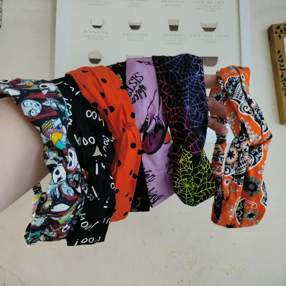 PoisonWhiteRose's tweet photo. Clearance sale on all Halloween items!!

Everything Halloween is 50% off!

Click the 🔗 in b!o or D.M. me to order 🩵💙

#PachysWhimsy #ScrunchieShop #SmallBusiness #PachysHerd #HairAccesories #Handmade #HairAccesoriesHandmade #PachysScrunchie #WomanOwnedBusiness #Halloween https://t.co/i5CJefhSwj