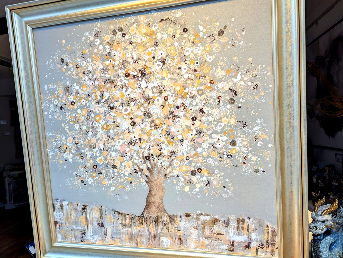 It's back - and as gloriously golden and glowing as we remember ... what a star of our weekend window 🌟🌟🌟🌟🌟

artworx.co.uk/collections/ga…