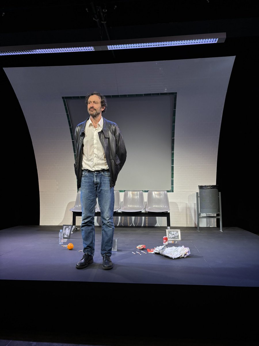 “El teatre de vegades del fan imbècils. En renego absolutament” 🥳 

BRAVO, <a href="/albertauselle/">albert ausellé</a> 👏🏼 El monòleg de la temporada, al <a href="/teatreolia/">Teatre Eòlia</a> 💥 Quina muntanya russa de sentiments 🫶🏼✨ #ElMeuGermàBernard