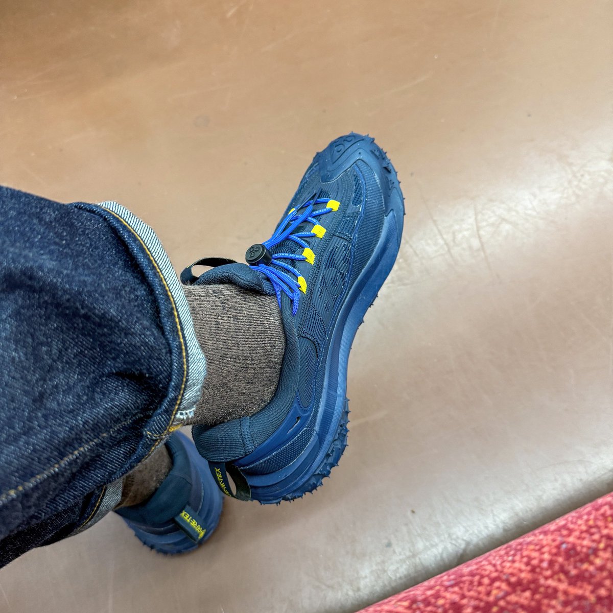sthkzn's tweet photo. NIKE
ACG MOUNTAIN FLY 2 LOW

近鉄線で奈良に向かっています。
奈良の日の出は6:19、まだ外は真っ暗です。

#nike #nikeacg #acgmountainfly2low #shoes #mensshoes #sotd #shoesoftheday #ナイキ #マウンテンフライ #今日の足元 #youstandard #ashitabi #麻砂旅 #levisvintageclothing https://t.co/dCHqR2Bgca