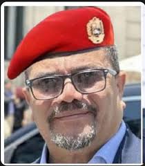Hace tiempo atrás la leyenda cuenta que había un humorista llamado Er Conde del Guacharo que hacía reír mucho con sus pícates chistes, Después se metió a chavista y hoy en día Benjamin Rausseo da ganas de vomitar ...
Como se quema la gente por unos dólares