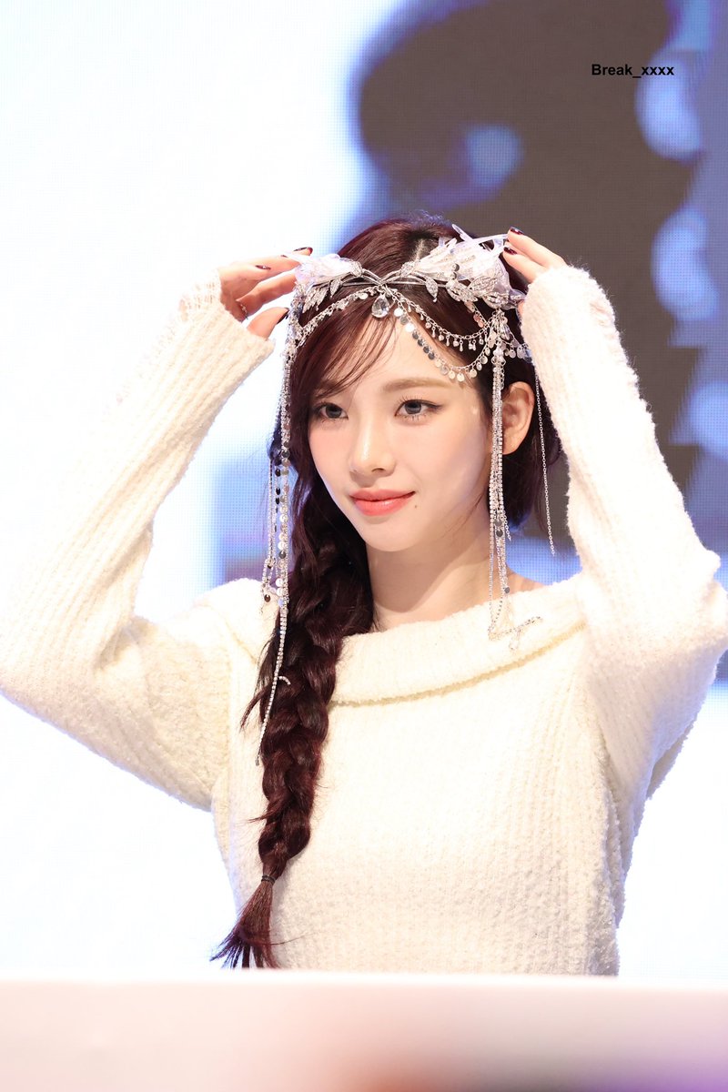 Break_xxxx's tweet photo. 241102 예쁘다🫶
#aespa #에스파 #카리나 #KARINA https://t.co/wx4qEhCxpR