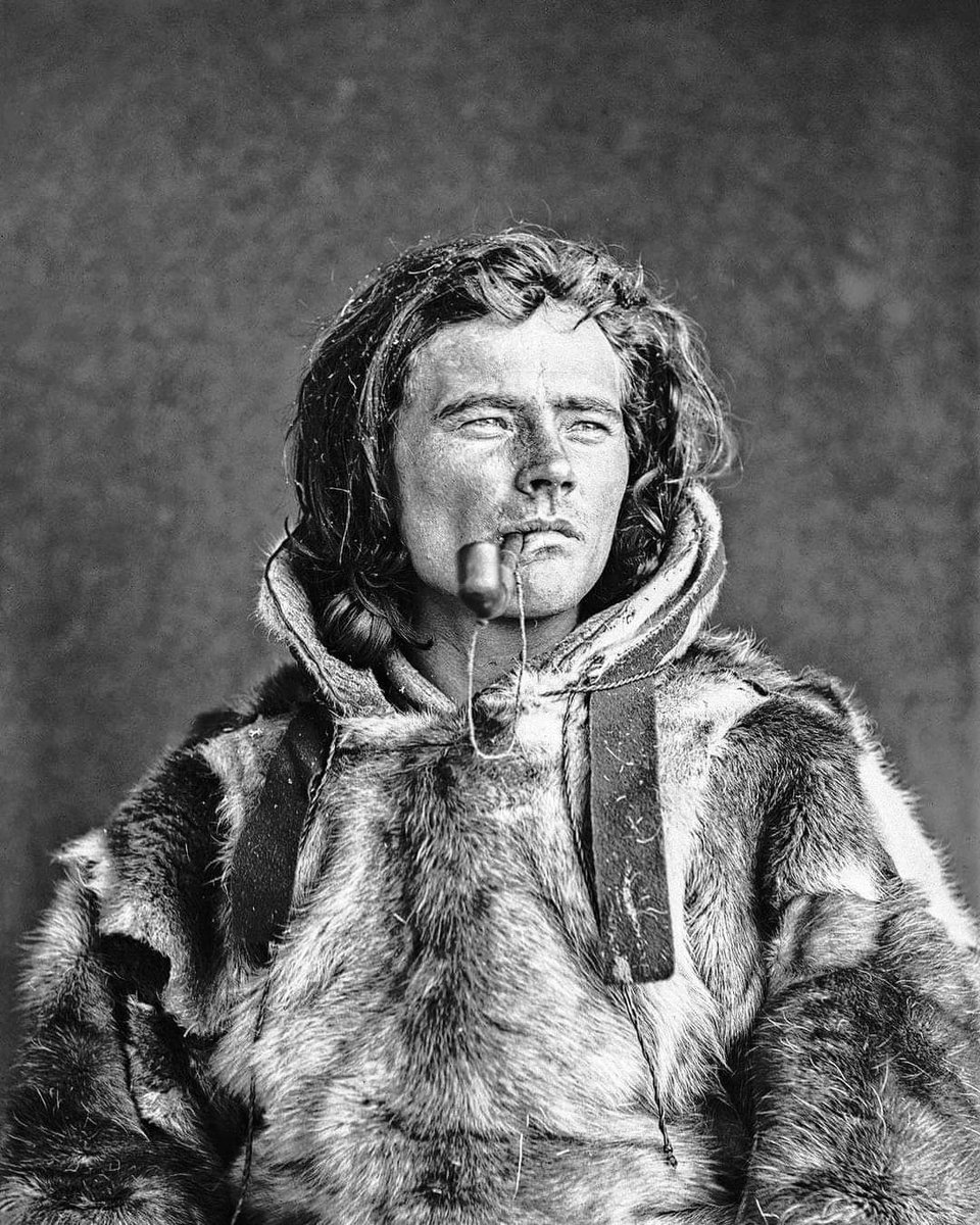 Α Sami man called Josef Henriksen Puljo  photographed in  Kautokeino, Norway,  1883 by  Sophus Tromholt.
Picture Collection, University of Bergen Library