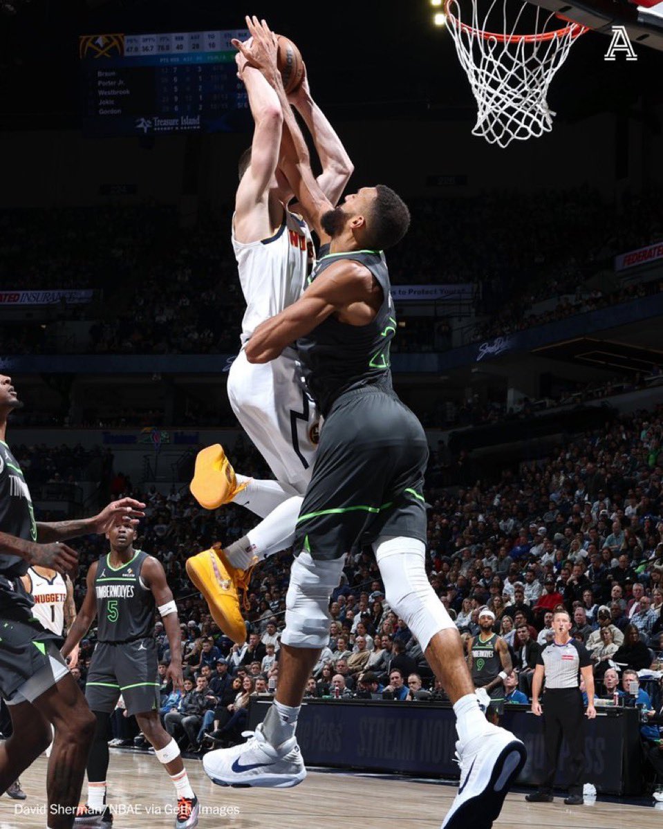 NuggetsLead's tweet photo. Christian Braun made this dunk 🤯 https://t.co/JXMXolZobJ
