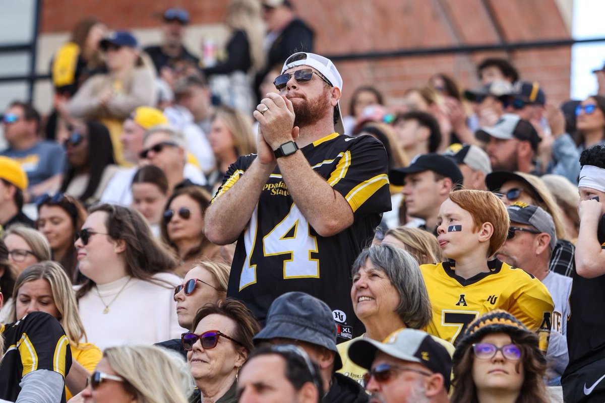 appstatesports's tweet photo. Today we celebrated App State legend Armanti Edwards with an on-campus salute ahead of his College Football Hall of Fame induction this December! 

#GoApp #MountainStrong #BeatODU https://t.co/fPh0s5Pr5K