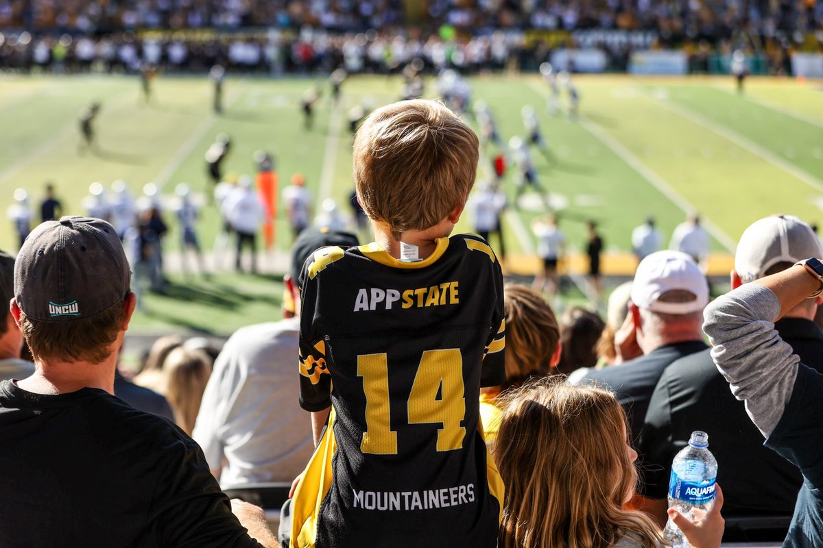 appstatesports's tweet photo. Today we celebrated App State legend Armanti Edwards with an on-campus salute ahead of his College Football Hall of Fame induction this December! 

#GoApp #MountainStrong #BeatODU https://t.co/fPh0s5Pr5K